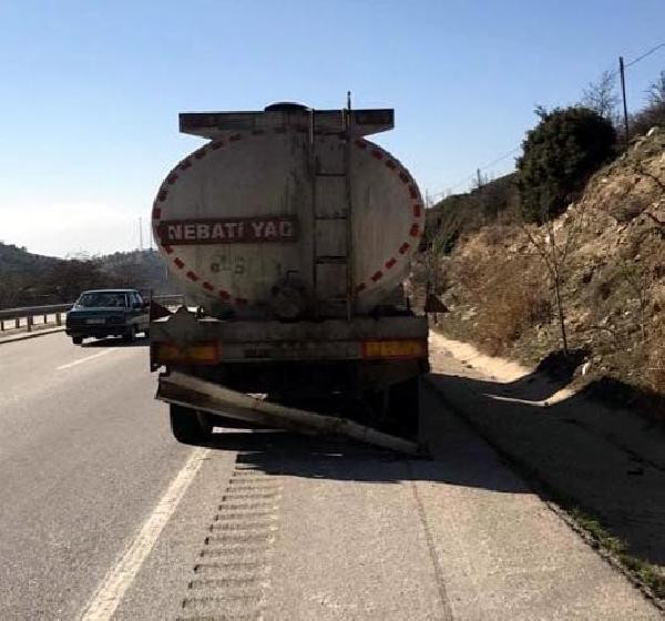 Manisa'da otomobil tankere çarptı: 1 ölü, 1 yaralı - Resim : 1