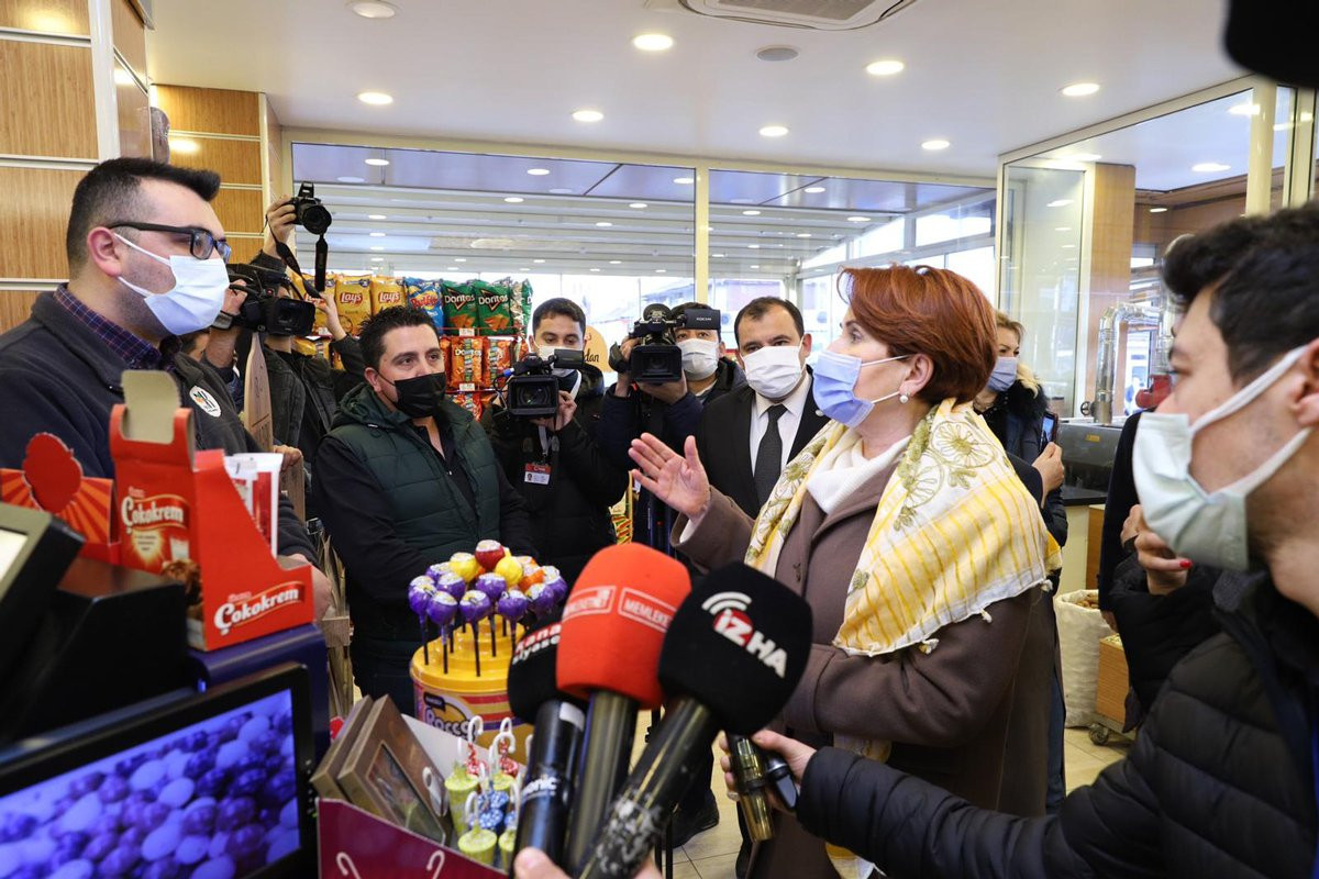 Meral Akşener'den esnaf ziyareti: 'Siftahsız dükkan kapatıyoruz' - Resim : 1