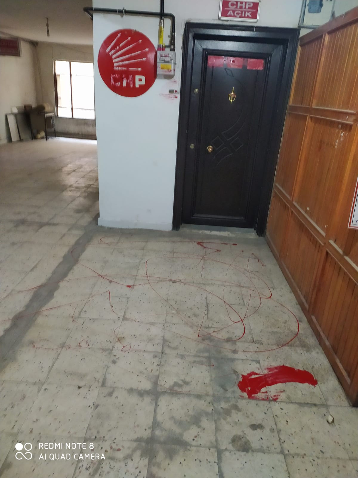 CHP İskilip ilçe binasına boyalı saldırı - Resim : 1