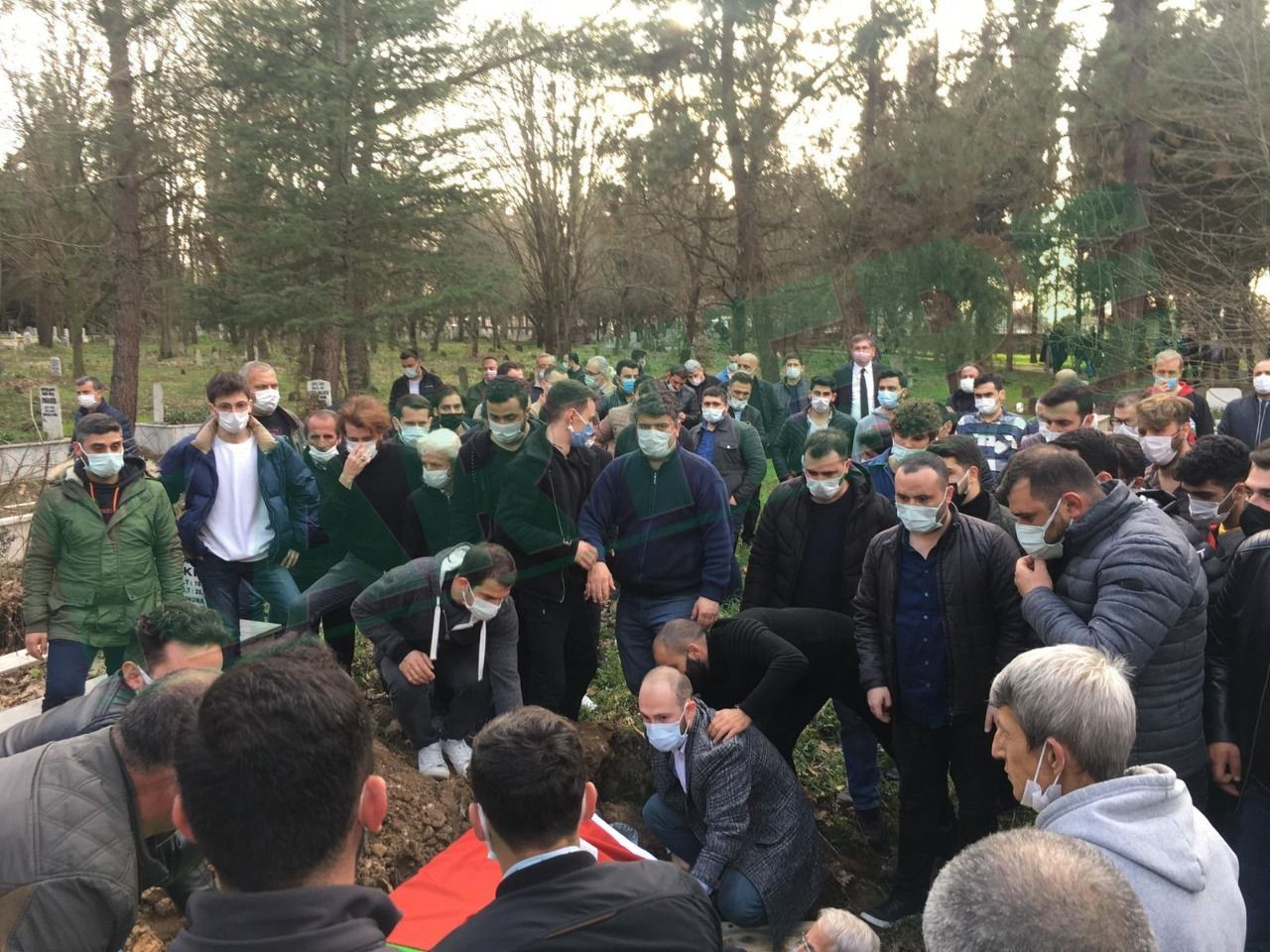 İntihar eden CHP'li Tugay Adak'ın cenazesinde CHP'li gençlerden tepki - Resim : 3