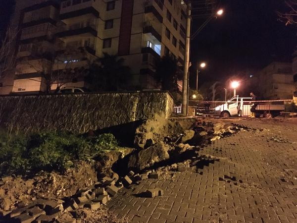 İzmir'de dere taştı, evleri su bastı - Resim : 2