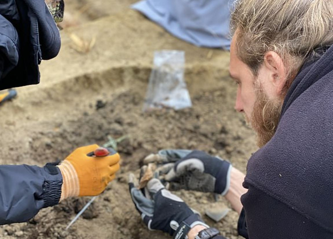 Polonyalı arkeologlar kazılarda, İkinci Dünya Savaşı'nda 7 rahibenin kemiklerini buldu - Resim : 2