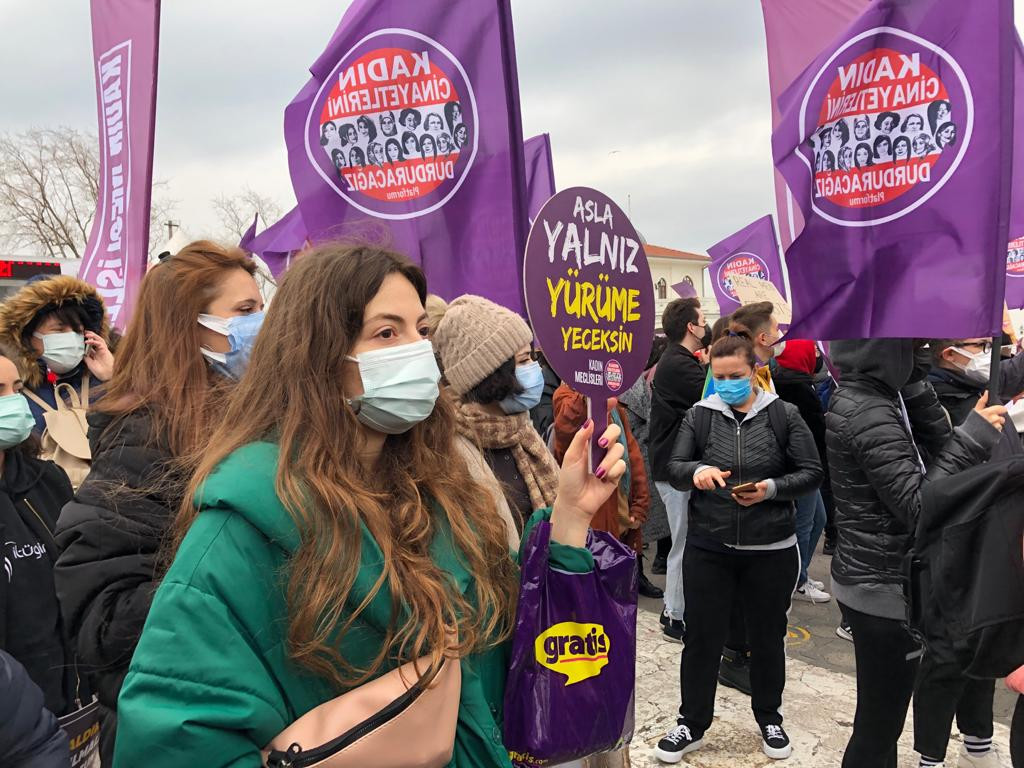 Kadıköy'de kadınlardan İstanbul Sözleşmesi eylemi: Kararı geri çek, sözleşmeyi uygula! - Resim : 2