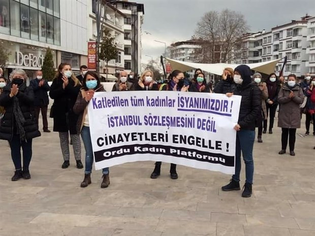 Türkiye'de kadınlar ayaklandı, AKP'ye tepki yağdı: Kararı geri çek! - Resim : 3