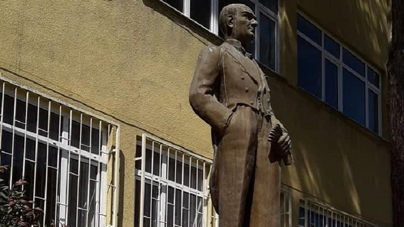 Tekirdağ'da Atatürk heykeline alçak saldırı