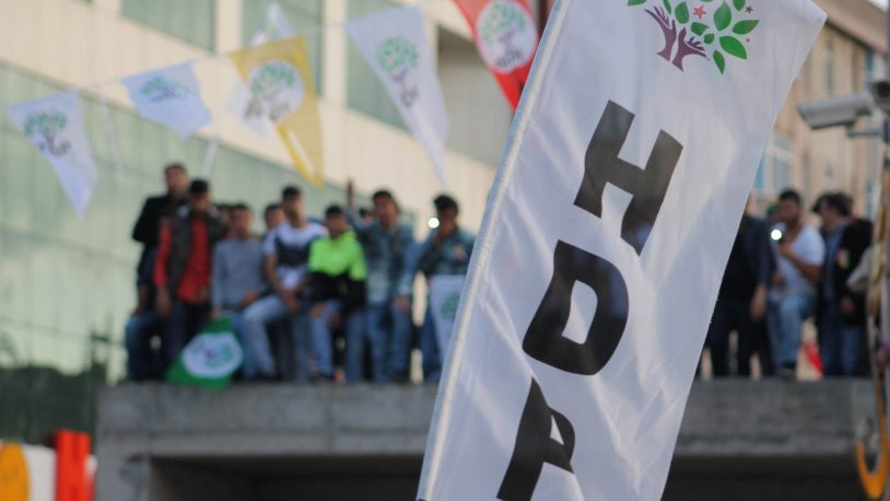 HDP: Parti binamız silahlı bir şahıs tarafından basılarak ateşe verildi