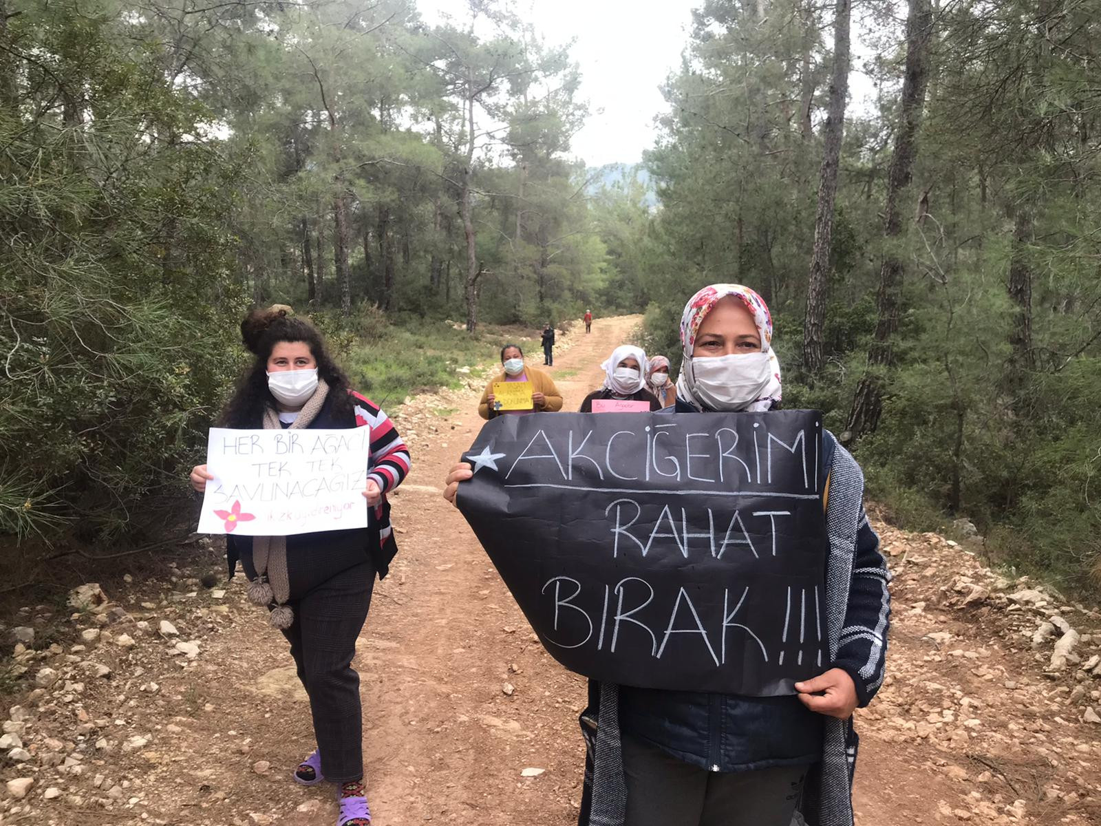 Kömür madeni için ağaç kesmek isteyen ekiplere, kadınlar dur dedi - Resim : 2