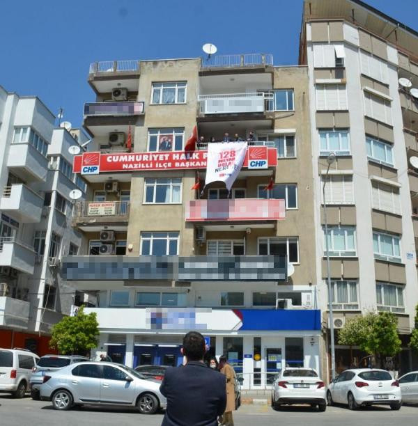 CHP Nazilli'de '128 milyar dolar nerede?' pankartına polis müdahalesi - Resim : 2