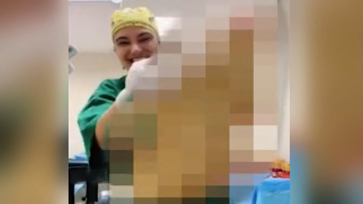Ameliyat sırasında TikTok videosu çekti - Resim : 1