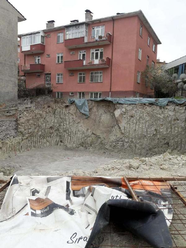 Ankara'da toprak kayması nedeniyle bir apartman tahliye edildi - Resim : 1