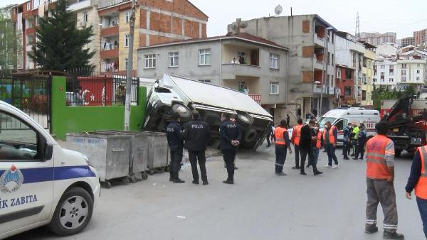 Esenyurt'ta kamyon, kağıt toplayıcısına ve kreş duvarına çarptı: 3 yaralı - Resim : 1