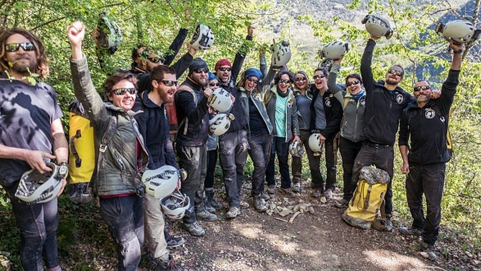 Fransa'da 15 gönüllü, 40 gün önce deney için girdikleri mağaradan çıktı - Resim : 1