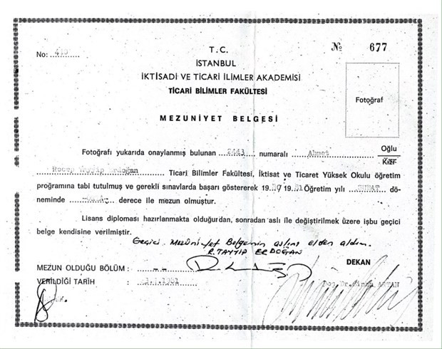 Erdoğan'ın geçici mezuniyet belgesini imzalayan akademisyen hakkında ortaya çıkan detay şoke etti! - Resim : 1