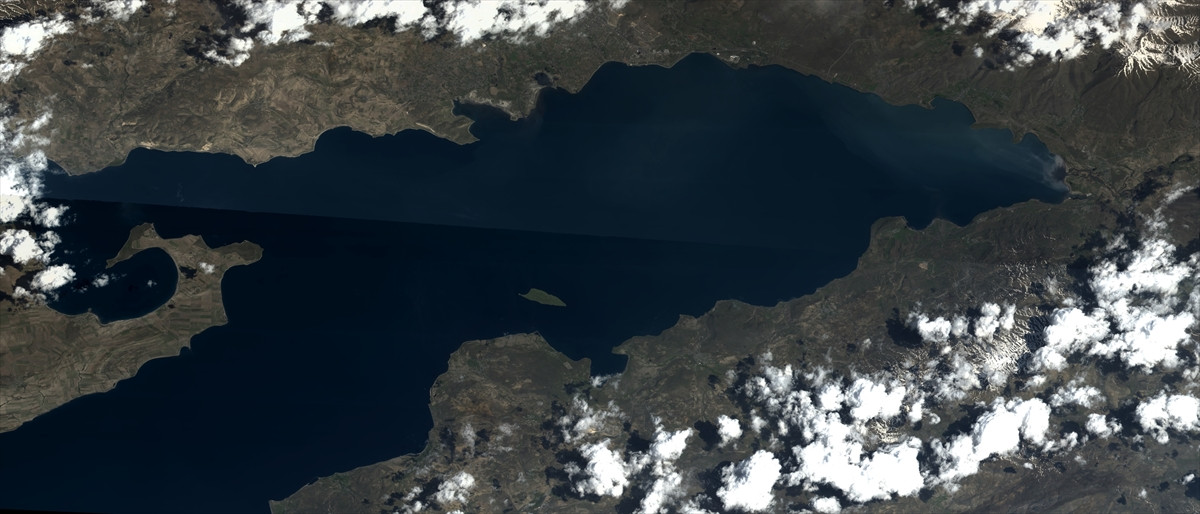 Göktürk uydusu NASA'nın yarışmasında birinci olan Van Gölü'nün fotoğrafını paylaştı - Resim : 1