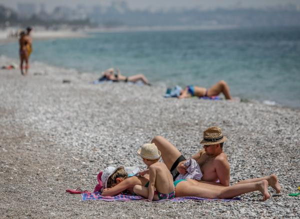 Tam kapanmada sahiller turistlere kaldı - Resim : 1