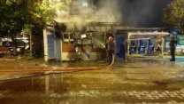 Bakırköy'de Halk Ekmek büfesi alev alev yandı