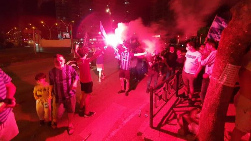 Adana'da Süper Lig coşkusu! Adana Demirspor taraftarları sokaklara döküldü
