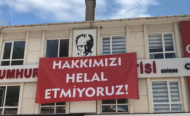 CHP Edirne İl Başkanlığı, Erdoğan'ın 'helallik' istemesine bu pankartla cevap verdi - Resim : 1