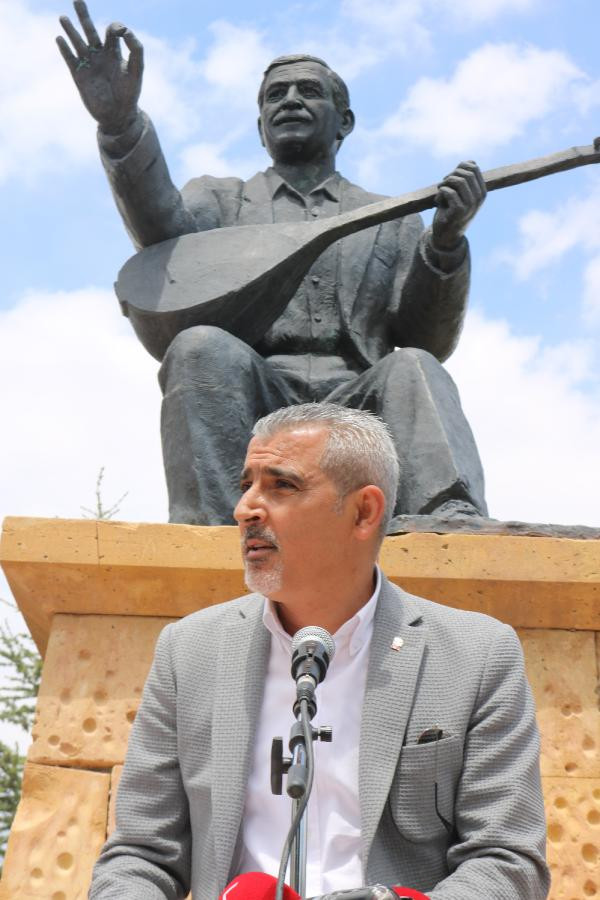 Halk Ozanı Aşık Mahzuni Şerif mezarı başında anıldı - Resim : 1