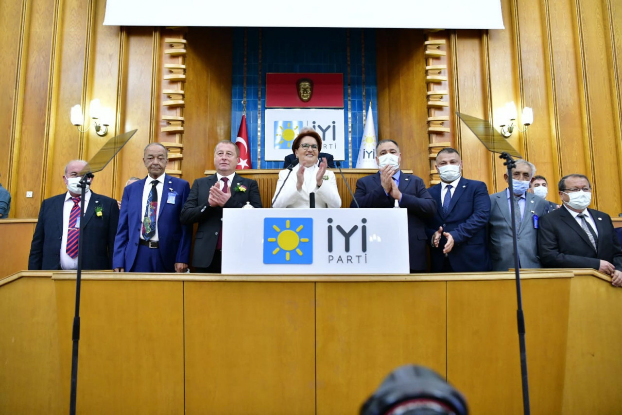 İYİ Parti'ye sürpriz katılım! Rozetini Meral Akşener kattı - Resim : 2