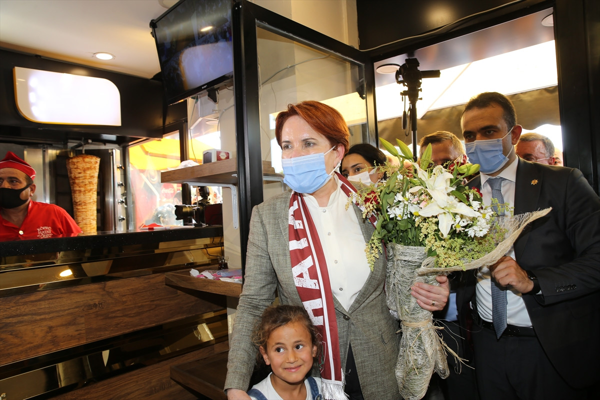 Esnaflar Meral Akşener'e dert yandı: Sıkıntı büyük, kapatmaya gidiyoruz - Resim : 2