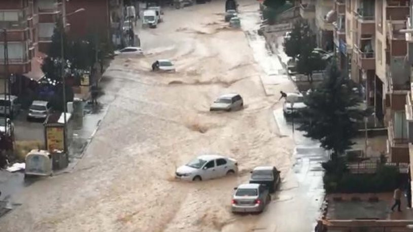 Ankara'da etkili olan sağanak yağış sele neden oldu - Resim : 1