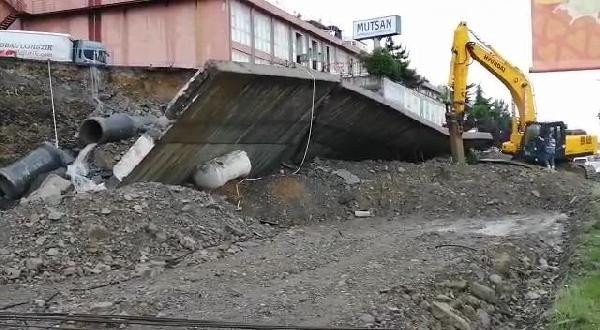 İstanbul Başakşehir'de istinat duvarı çöktü - Resim : 1