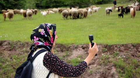 'Köylü kızı Nurgül'e takipçi yağıyor - Resim : 1