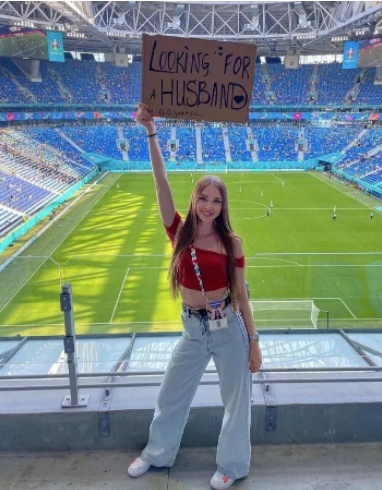 Rus taraftardan Euro 2020'de sosyal medyanın gündemine oturan pankart - Resim : 1