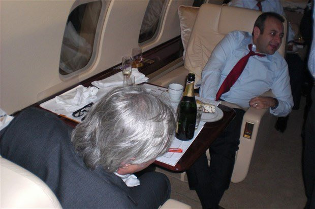 Egemen Bağış'ın uçakta içtiği şampanyanın fiyatı şoke etti! - Resim : 1