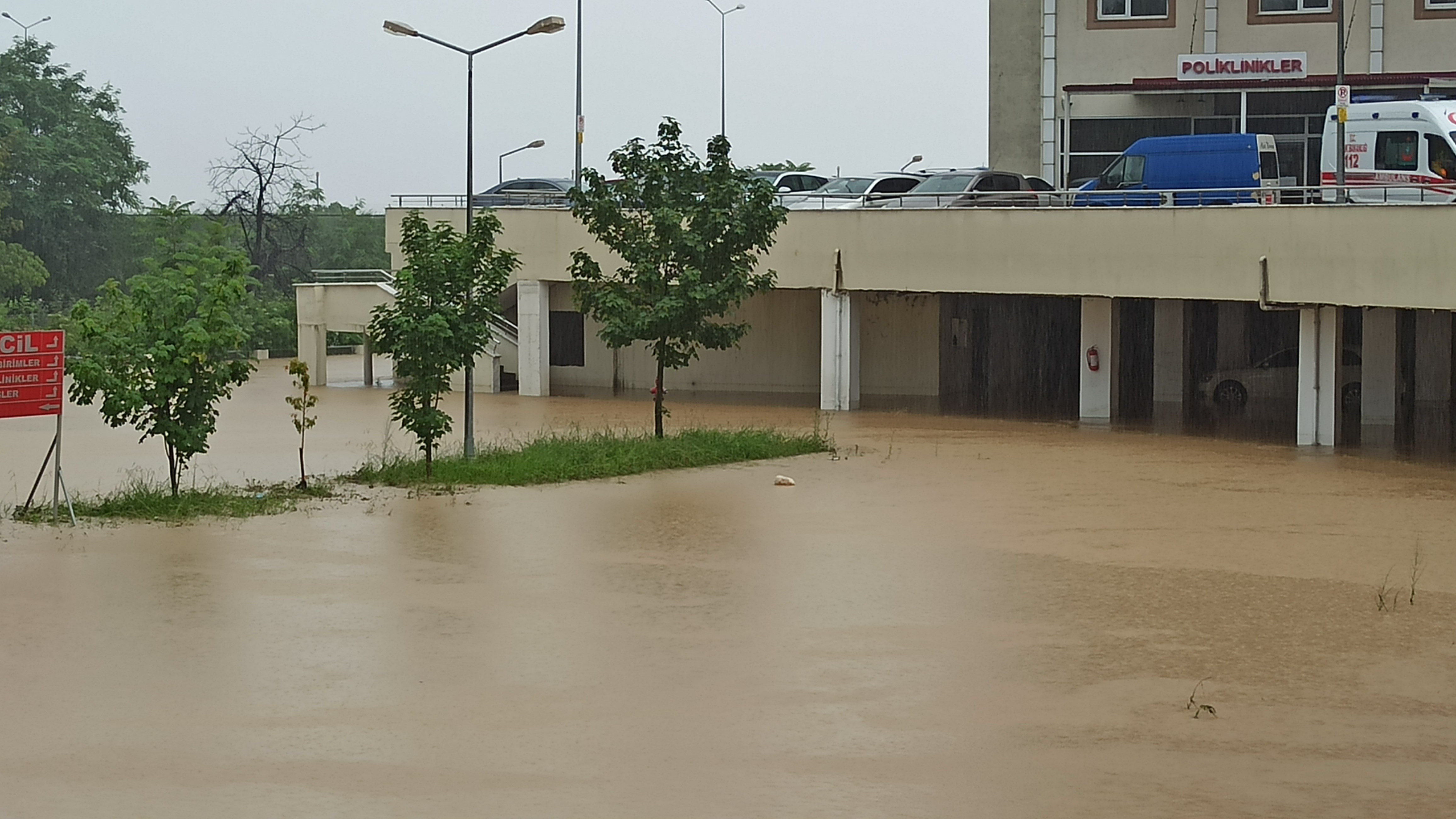 Karadeniz sele teslim: Hastane boşaltılıyor! - Resim : 1