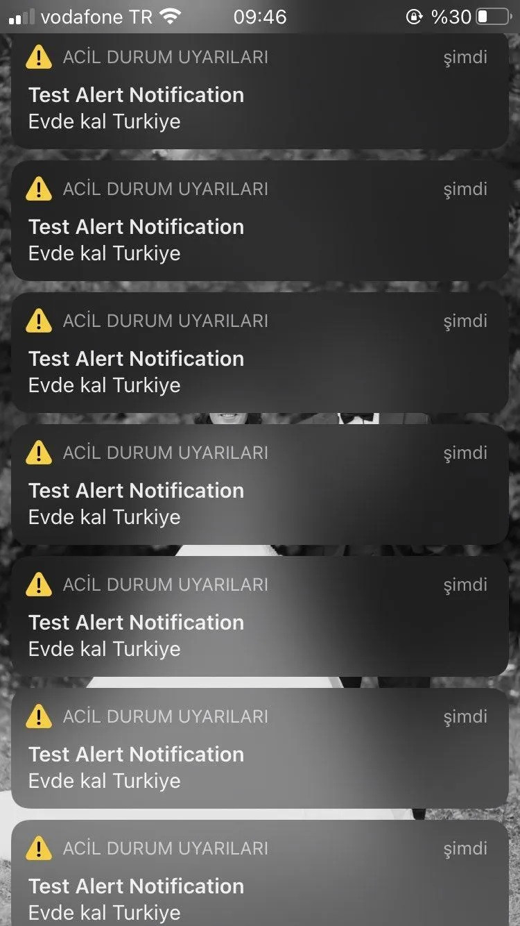 Türkiye ayağa kalktı: iPhone sahiplerini paniğe sürükleyen 'evde kal' mesajı! - Resim : 1