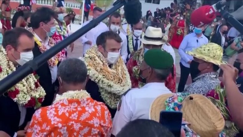 Macron'u zora sokan karşılama töreni! Alay konusu oldu - Resim : 1