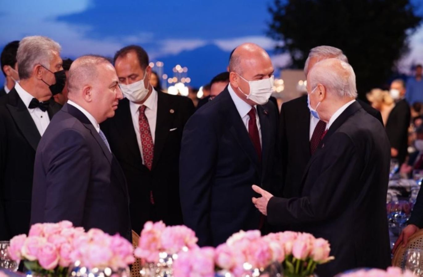 İş dünyası ve siyasileri buluşturan düğün: Bahçeli, Aydın Doğan, Süleyman Soylu... - Resim : 2