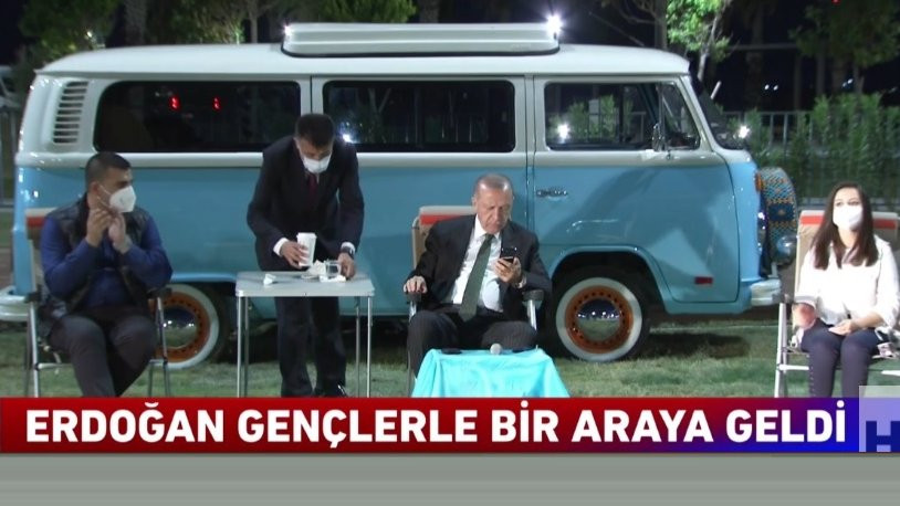 Erdoğan'dan gençlere: 'Fenomenlerin yönlendirmesiyle asla fikir ve tutum belirlemeyin'