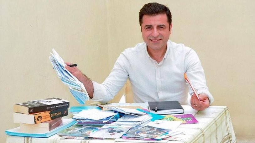 Selahattin Demirtaş'tan cumhurbaşkanlığı adaylığına ilişkin açıklama: 'Ben halen aday adayıyım'