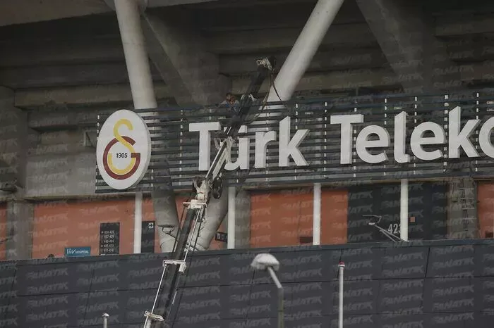 Ali Sami Yen'de Türk Telekom yazısı kaldırıldı - Resim : 1