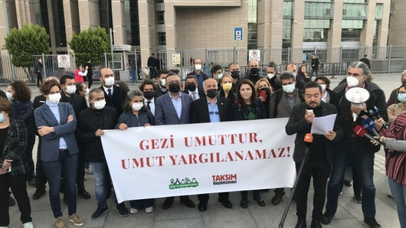 52 kişinin sanık olduğu Gezi davası 3'üncü kez görülüyor: Çarşı avukatları salonu terk etti