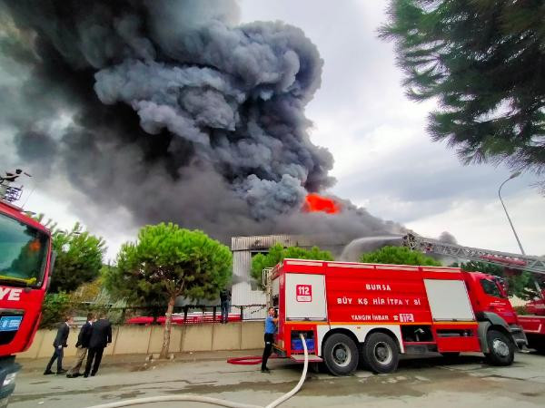 Bursa'da bir tekstil fabrikasında çıkan yangın kontrol altına alındı - Resim : 1