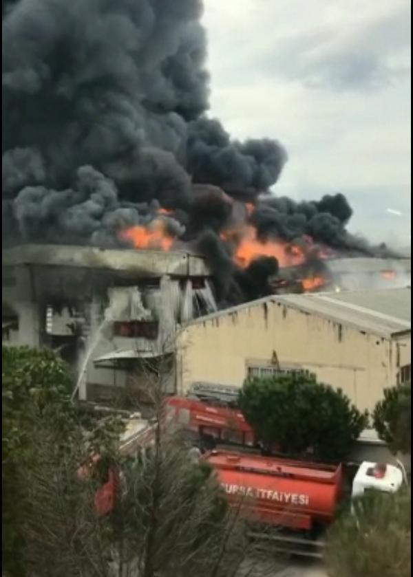 Bursa'da bir tekstil fabrikasında çıkan yangın kontrol altına alındı - Resim : 2