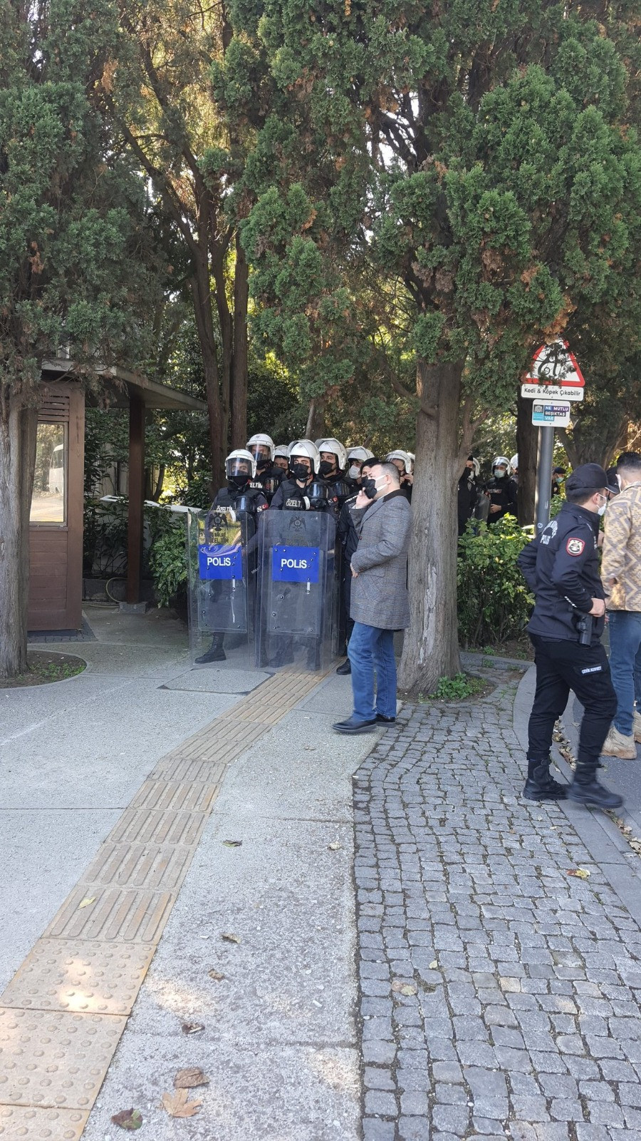 Türkiye'nin en liberal üniversitesinde bugün: Rektör İnci, Boğaziçi Üniversitesi'ne çevik kuvvet polisini soktu - Resim : 1