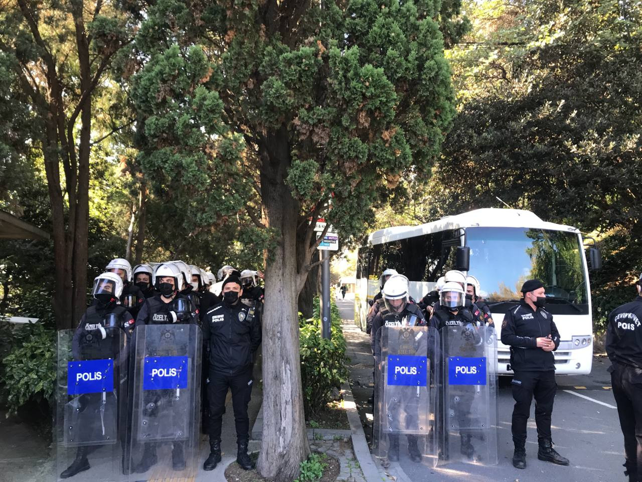 Türkiye'nin en liberal üniversitesinde bugün: Rektör İnci, Boğaziçi Üniversitesi'ne çevik kuvvet polisini soktu - Resim : 2