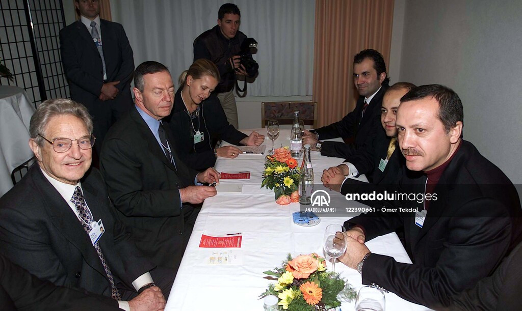 Osman Kavala için 'Soros'un Türkiye şubesi' diyen Erdoğan'ın George Soros ile yeni fotoğrafları ortaya çıktı - Resim : 1