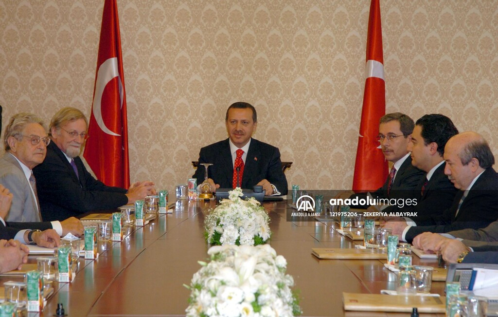 Osman Kavala için 'Soros'un Türkiye şubesi' diyen Erdoğan'ın George Soros ile yeni fotoğrafları ortaya çıktı - Resim : 4