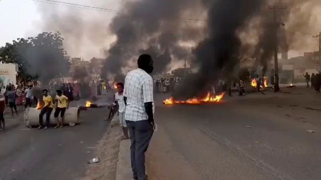 Sudan'da neler oluyor? Sivil itaatsizlik çağrısı geldi, halk sokaklara döküldü - Resim : 2