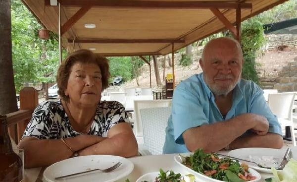 Musa Eroğlu'nun acı günü: 55 yıllık hayat arkadaşını son yolculuğuna uğurladı - Resim : 1