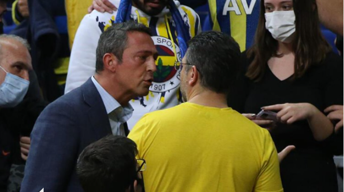 Fenerbahçe Başkanı Ali Koç taraftarlarla tartıştı - Resim : 1