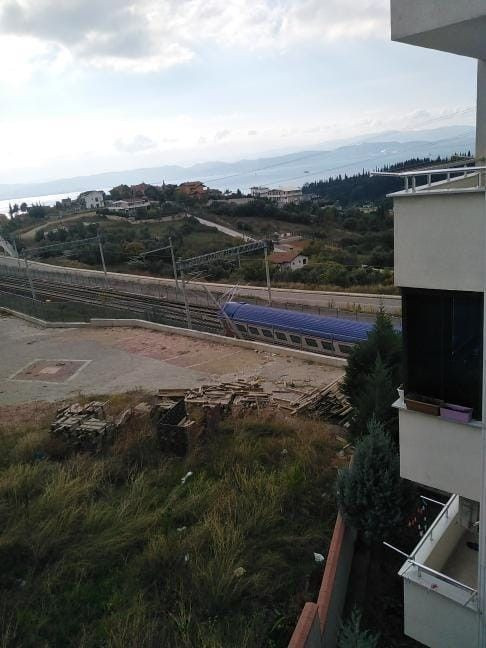 Kocaeli'de seyir halindeki yolcu treni kaza yaptı! Çok sayıda ekip sevk edildi - Resim : 1