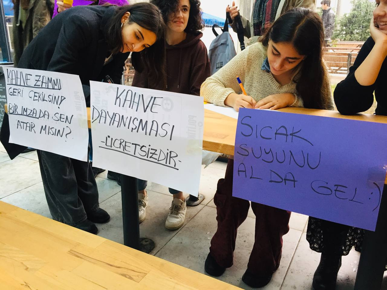 Mimar Sinan Güzel Sanatlar Üniversitesi öğrencilerinden zamlara karşı dayanışma - Resim : 1