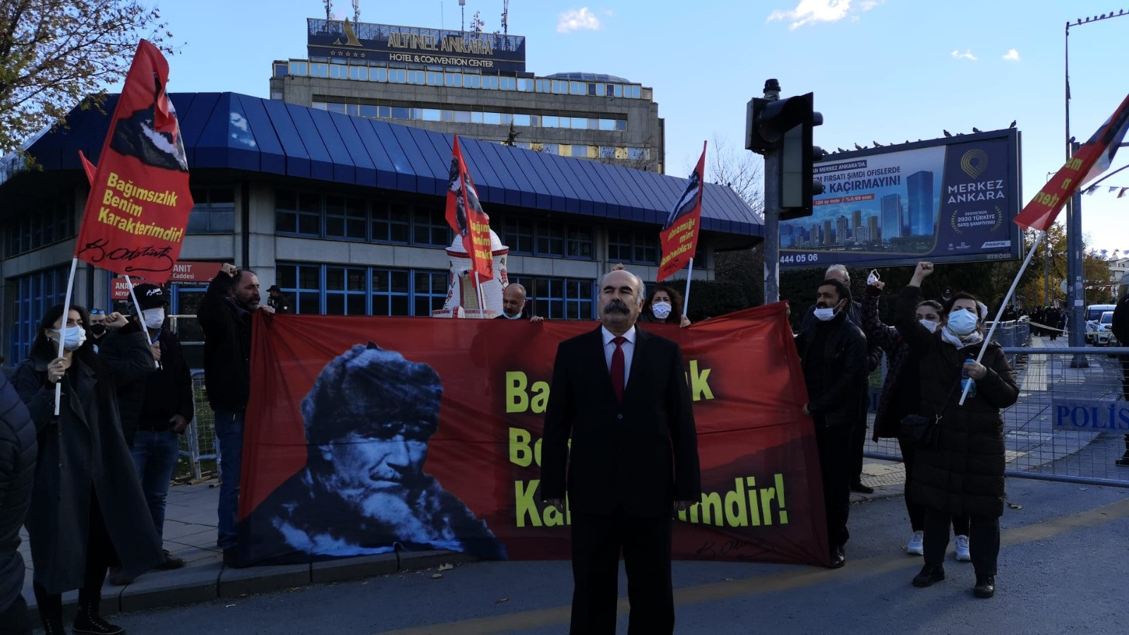 HKP üyeleri Anıtkabir'e alınmadı: Polis 'Atatürk'ün böyle fotoğrafı yok' dedi - Resim : 1